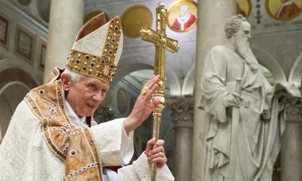 Emerituspaavi Benedictus XVI:n elämäkerta