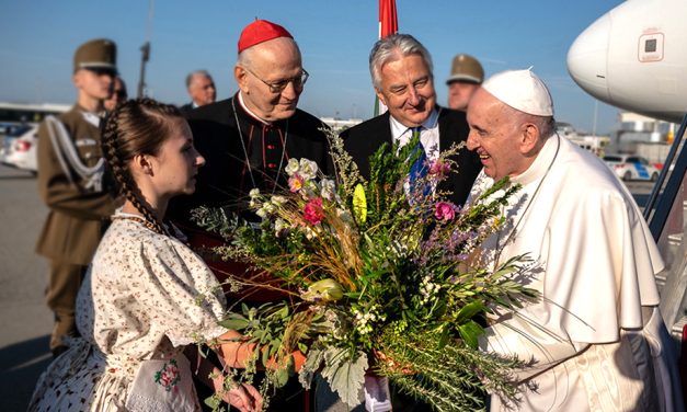 Paavi Franciscus Unkariin huhtikuussa